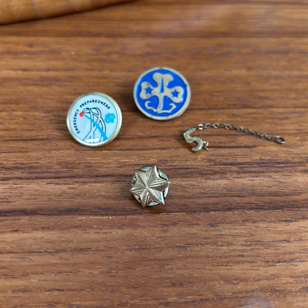 Vintage Girl Scout Pin Lot Cadette Emergency Preparedness World Association 5 Yr